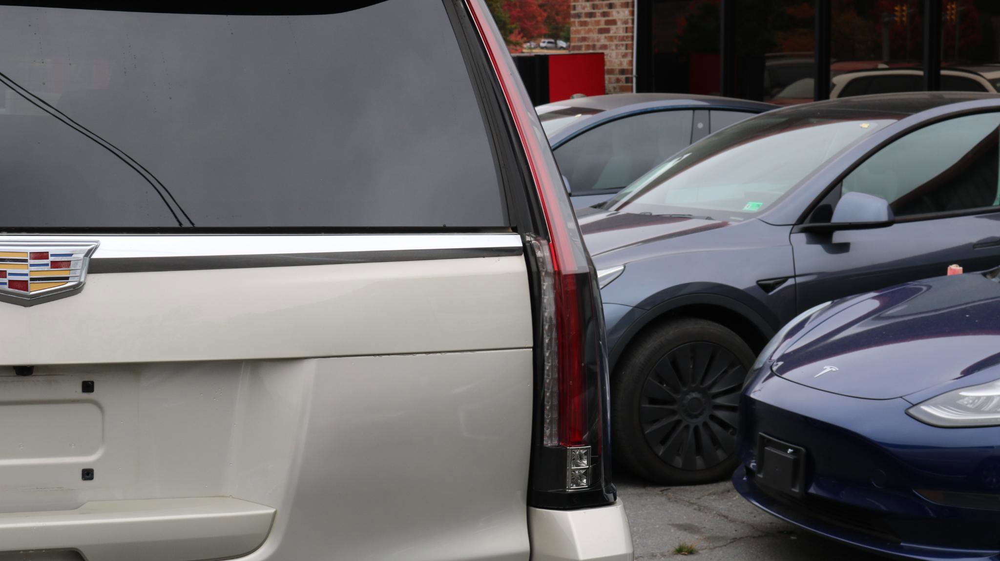 Used 2015 Cadillac Escalade Luxury AWD/4WD image 9