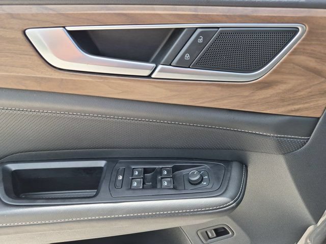 Used 2025 Volkswagen Atlas SE FWD image 13