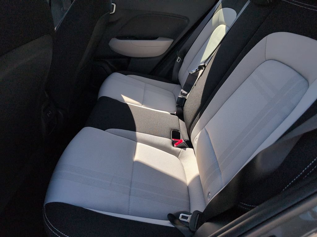 Used 2025 Hyundai Venue SEL FWD image 27