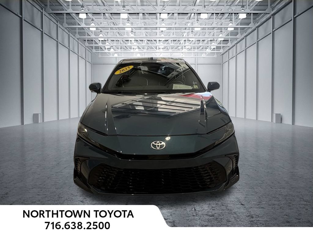 Used 2025 Toyota Camry SE FWD image 5