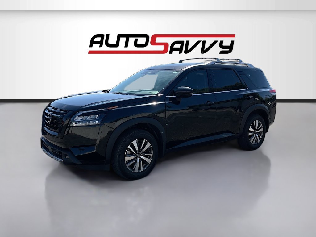 Used 2024 Nissan Pathfinder SL FWD image 3