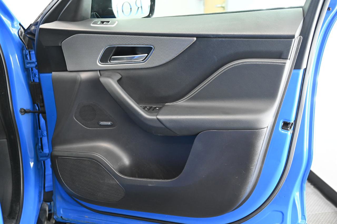 Used 2020 Jaguar F-PACE SVR image 21