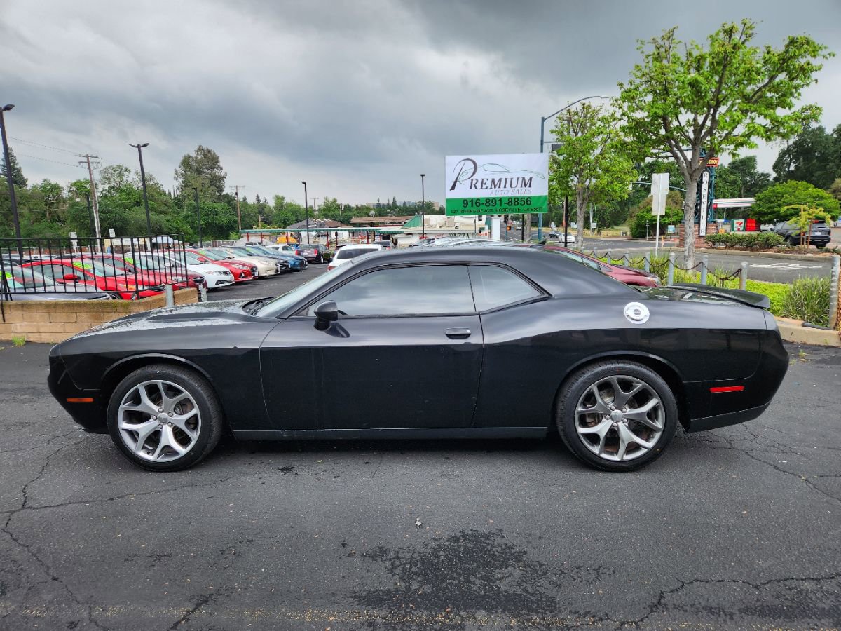 Used 2015 Dodge Challenger SXT Plus RWD image 2