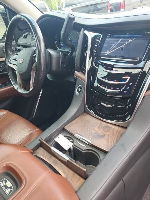 Used 2020 Cadillac Escalade Luxury AWD/4WD image 4