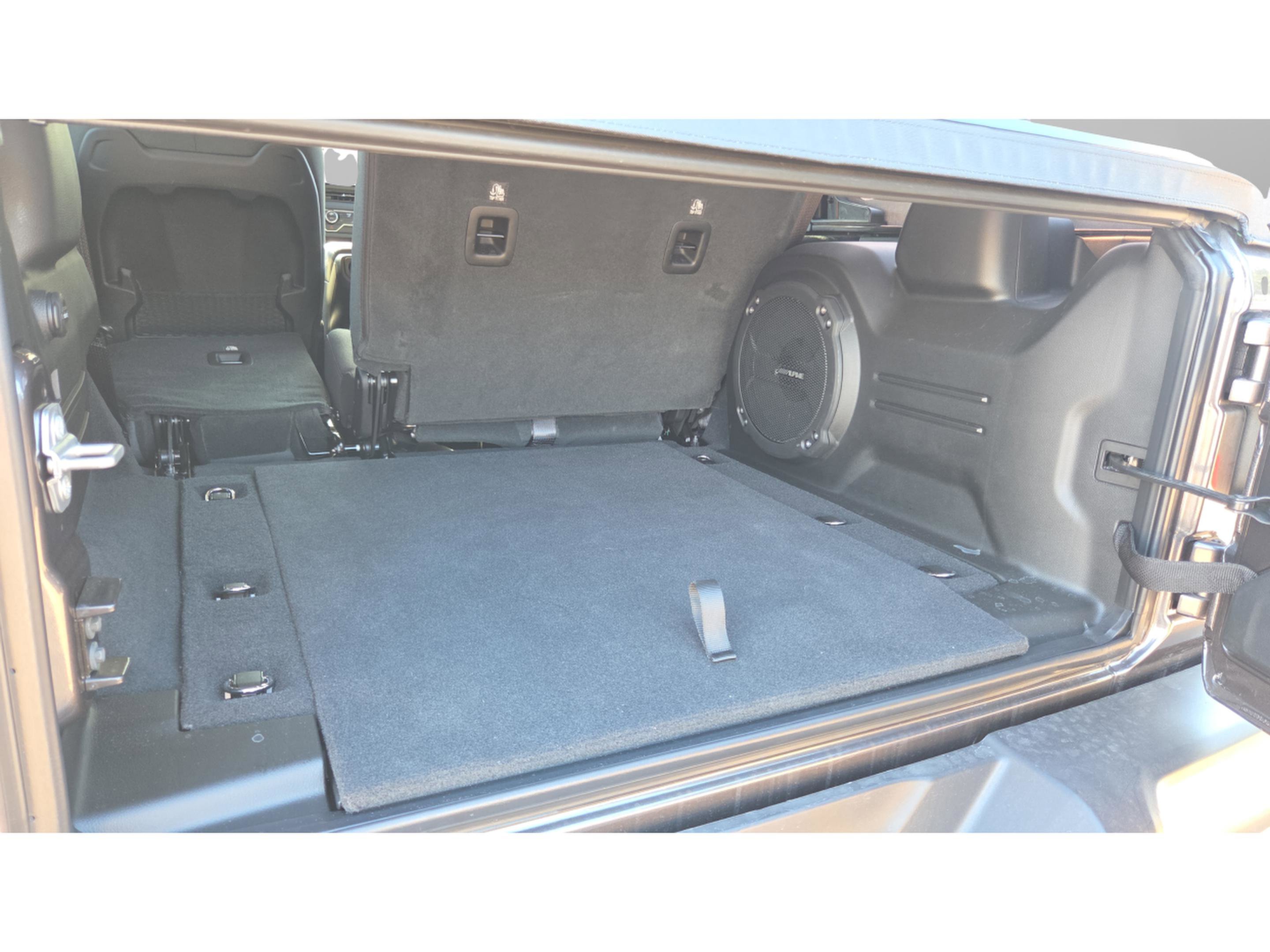 Used 2025 Jeep Wrangler Unlimited Rubicon w/ Technology Group image 21