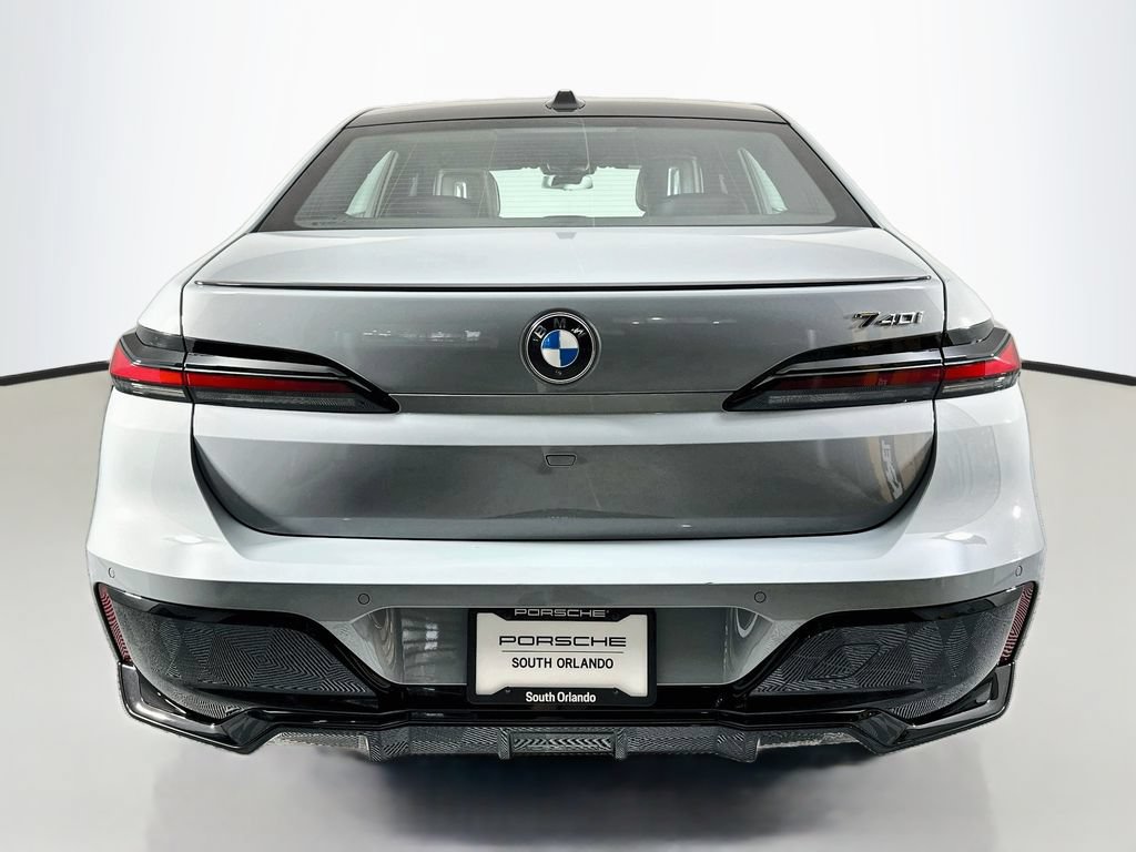 Used 2023 BMW 740i w/ Parking Assistance Package RWD image 10