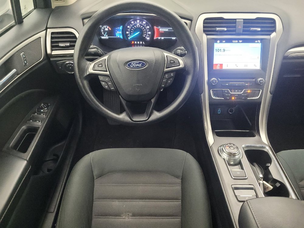 Used 2018 Ford Fusion SE w/ Fusion SE Technology Package FWD image 22