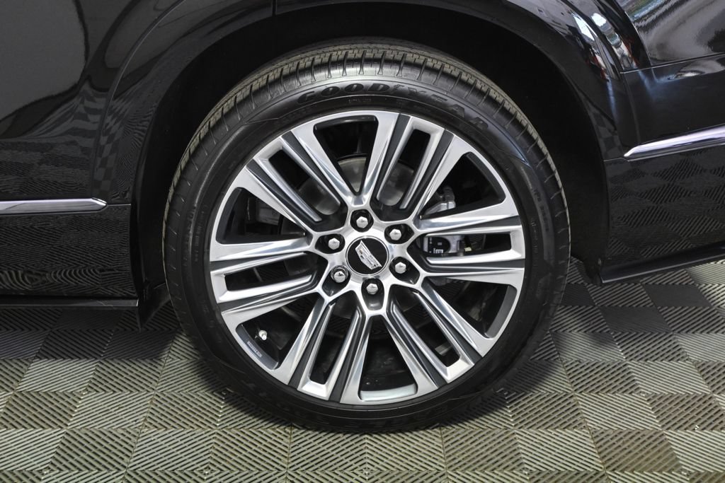 Certified 2026 Cadillac Vistiq Platinum w/ LPO, Floor Liner Package AWD/4WD image 21