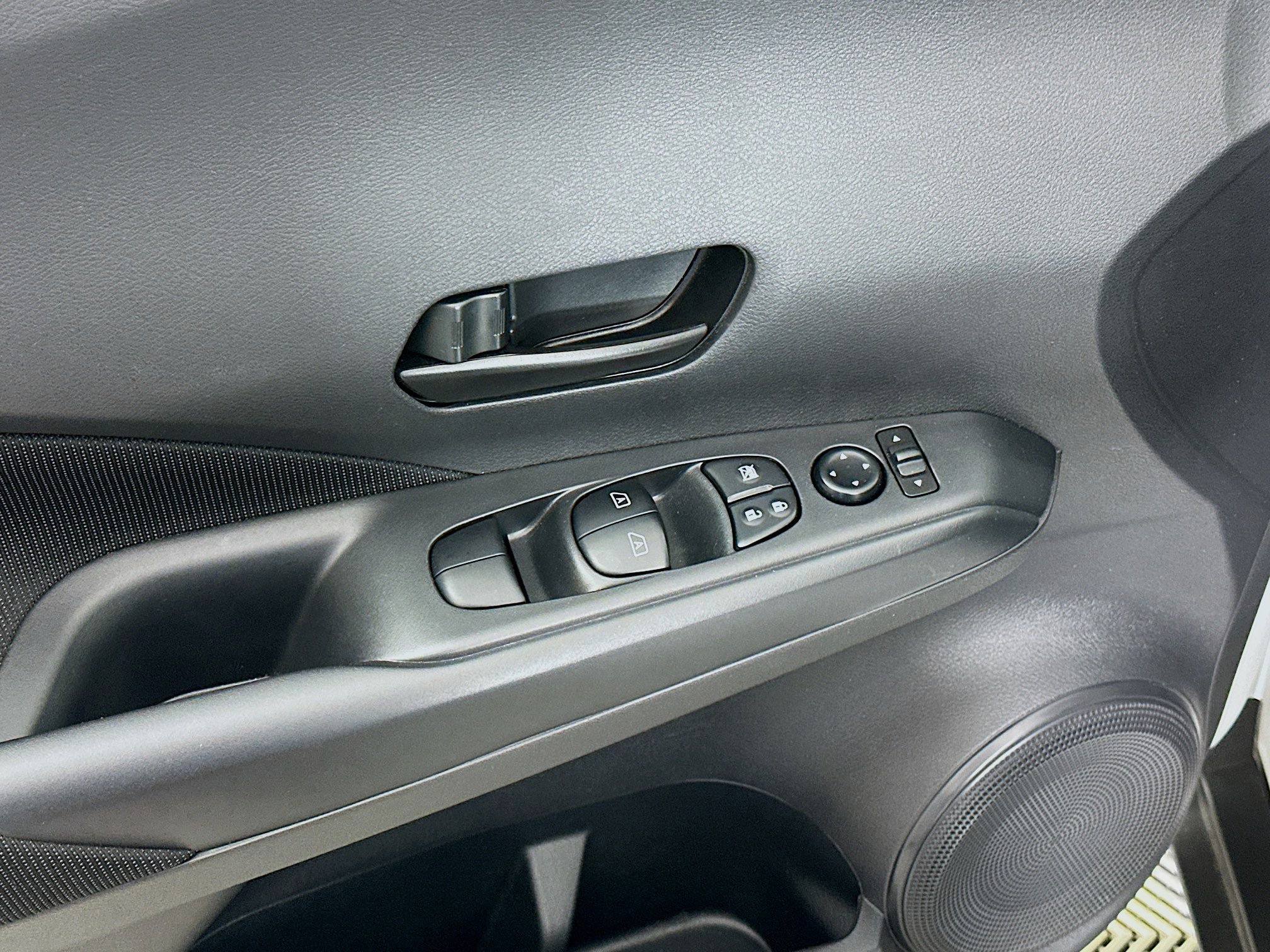 Used 2024 Nissan Kicks S image 15