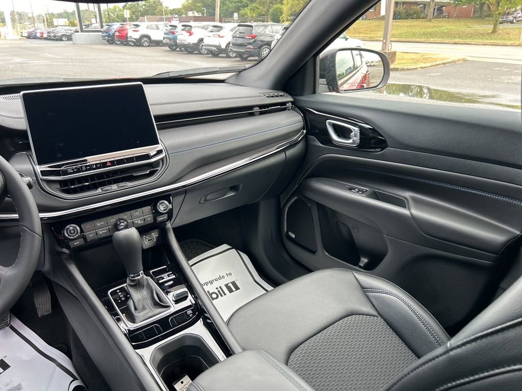 Used 2025 Jeep Compass Latitude w/ Sun & Sound Group image 15