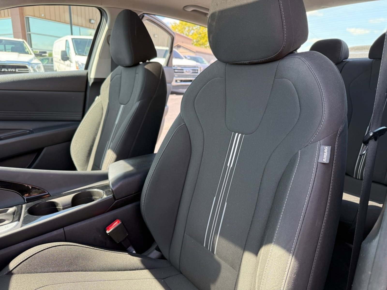 Used 2021 Hyundai Elantra SEL w/ Convenience + Premium Package image 16