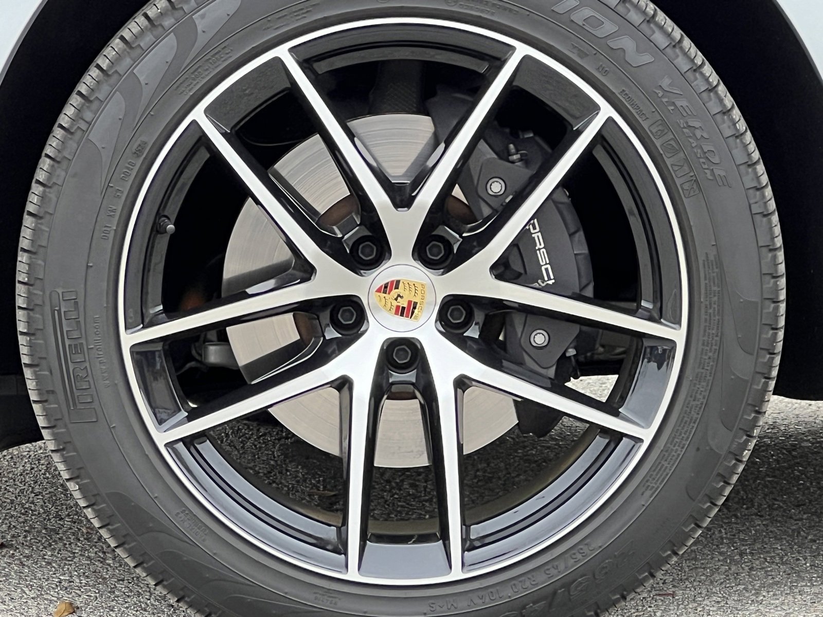 Certified 2025 Porsche Macan image 12