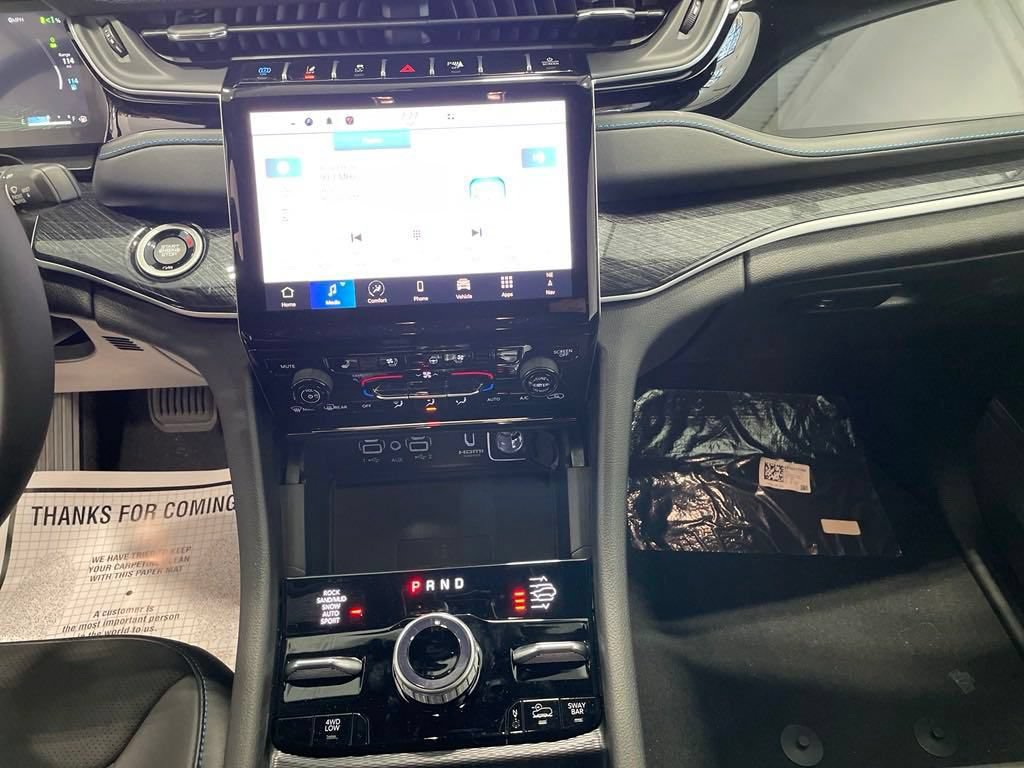 New 2024 Jeep Grand Cherokee Trailhawk w/ Advanced Protech Group II AWD/4WD image 17
