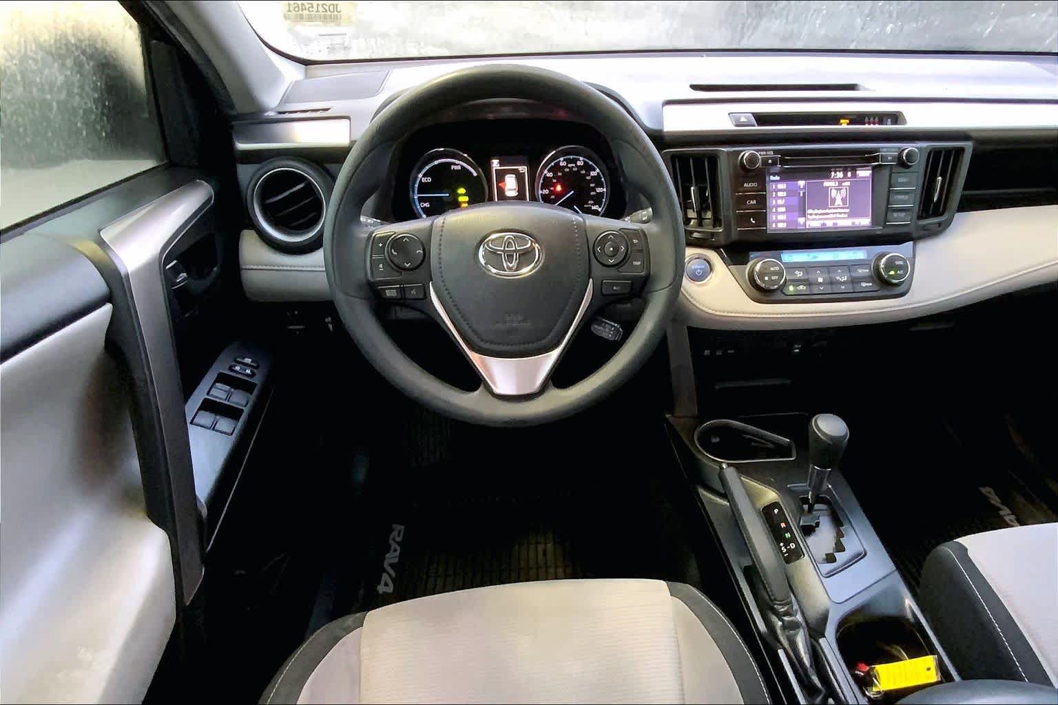Used 2018 Toyota RAV4 LE AWD/4WD image 6