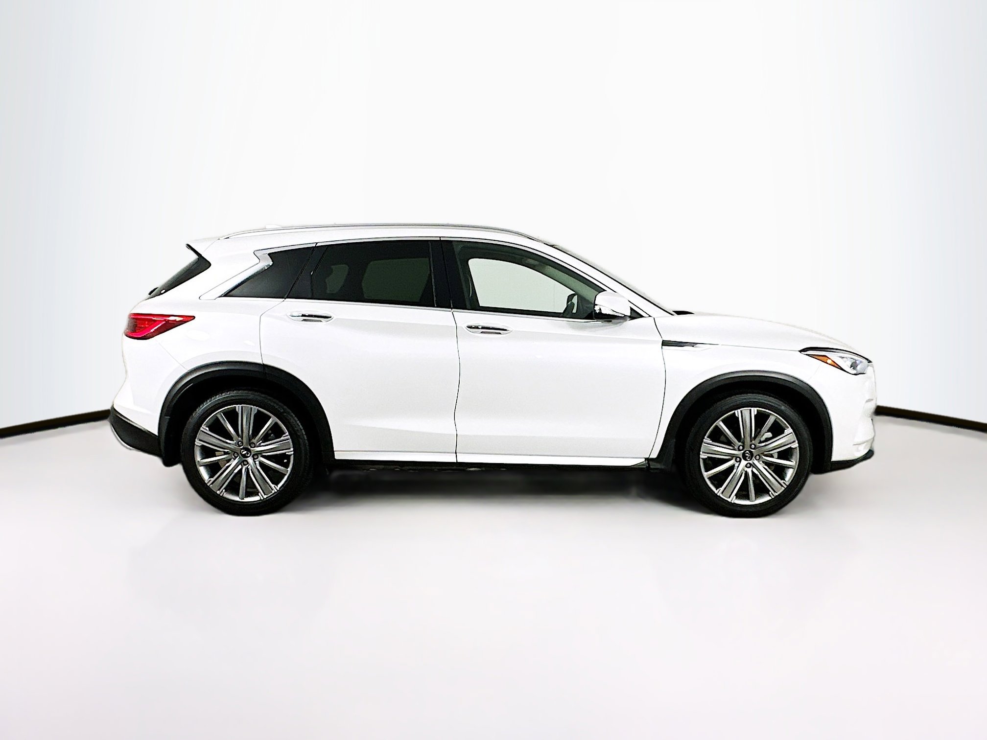 Used 2023 INFINITI QX50 Sensory image 10