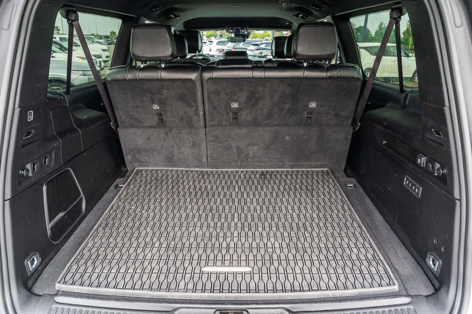 Used 2024 Jeep Wagoneer L Series II w/ Flexible Seating Group RWD image 17