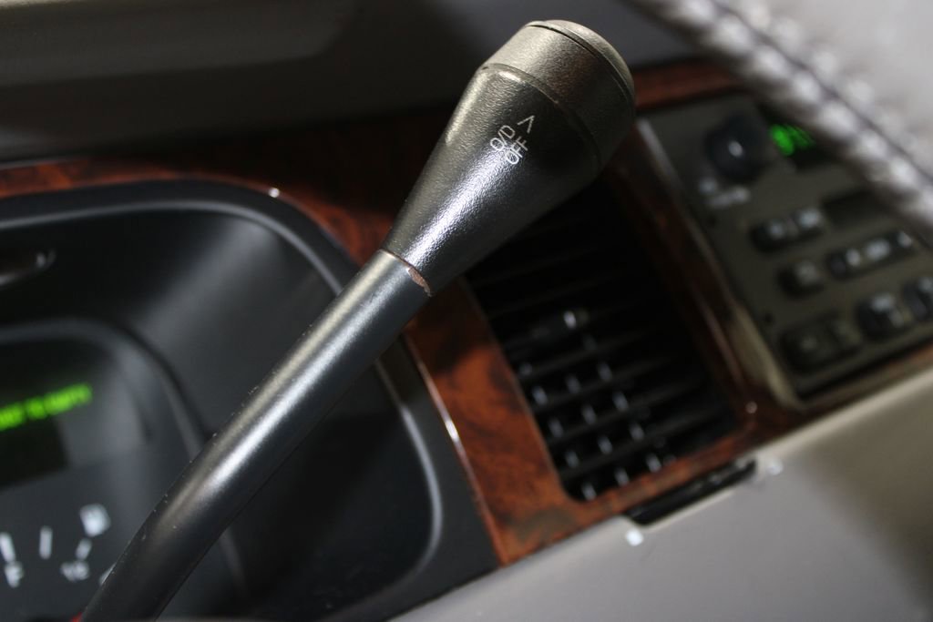 Used 2002 Lincoln Town Car Executive image 39