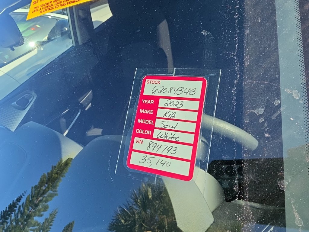 Certified 2023 Kia Soul LX w/ LX Technology Package FWD image 9