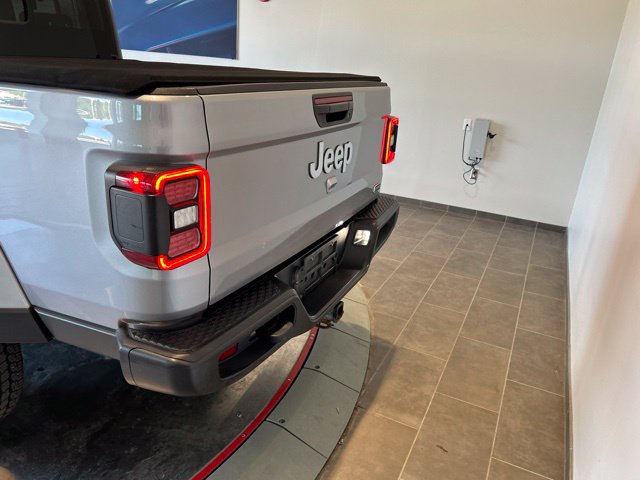 Used 2020 Jeep Gladiator Overland w/ Dual Top Group AWD/4WD image 5