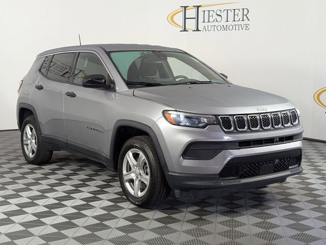 Used 2023 Jeep Compass Sport AWD/4WD image 2