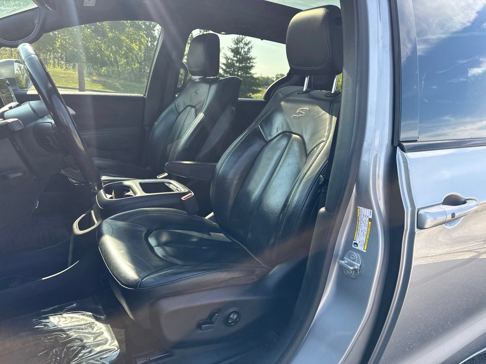 Used 2018 Chrysler Pacifica Touring-L Plus FWD image 14