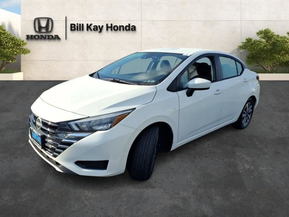 Used 2025 Nissan Versa SV FWD image 8