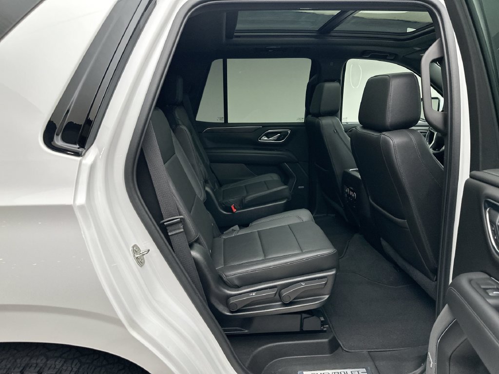 Used 2021 Chevrolet Tahoe Z71 w/ Luxury Package AWD/4WD image 19
