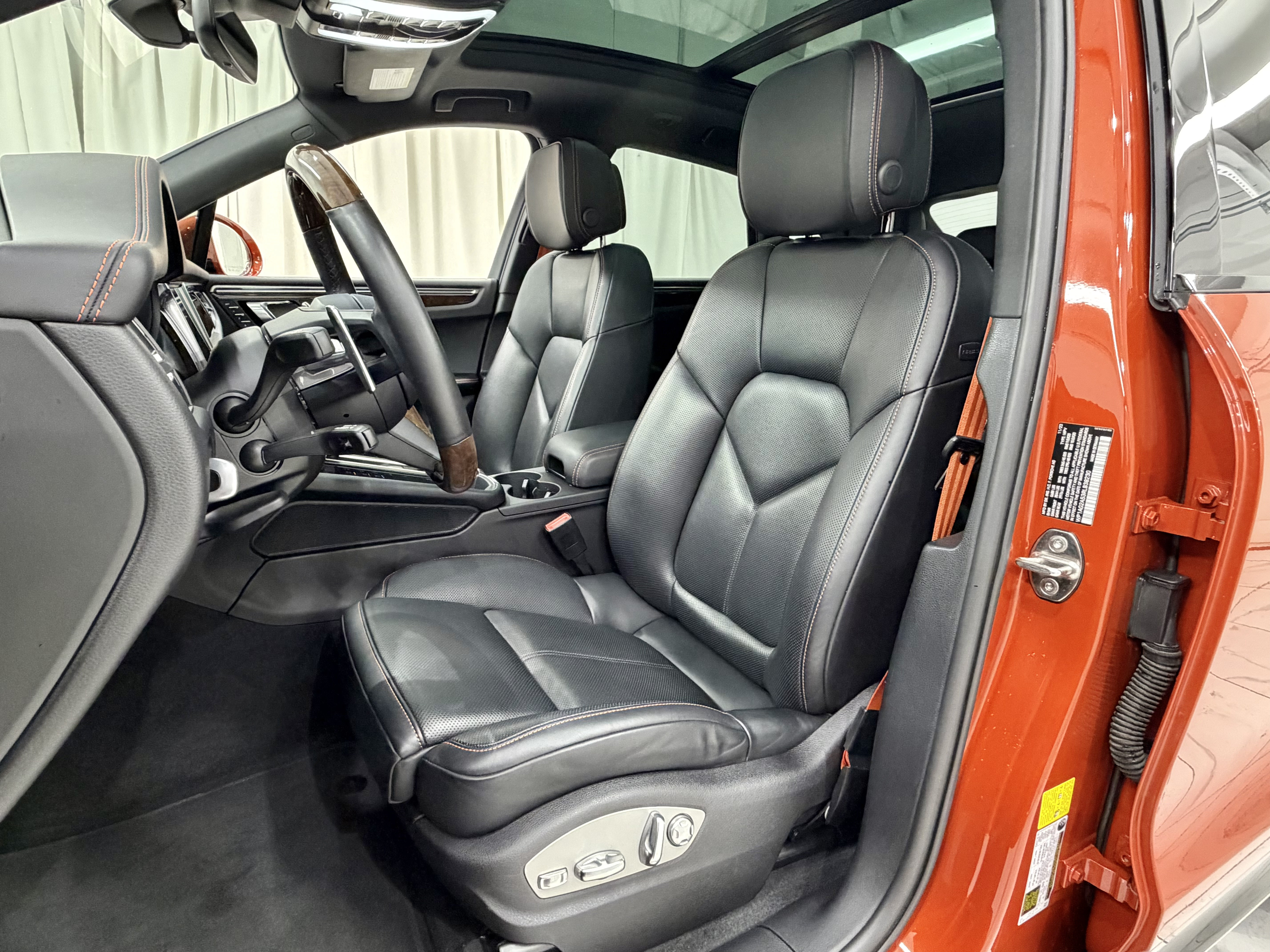 Certified 2024 Porsche Macan S AWD/4WD image 32