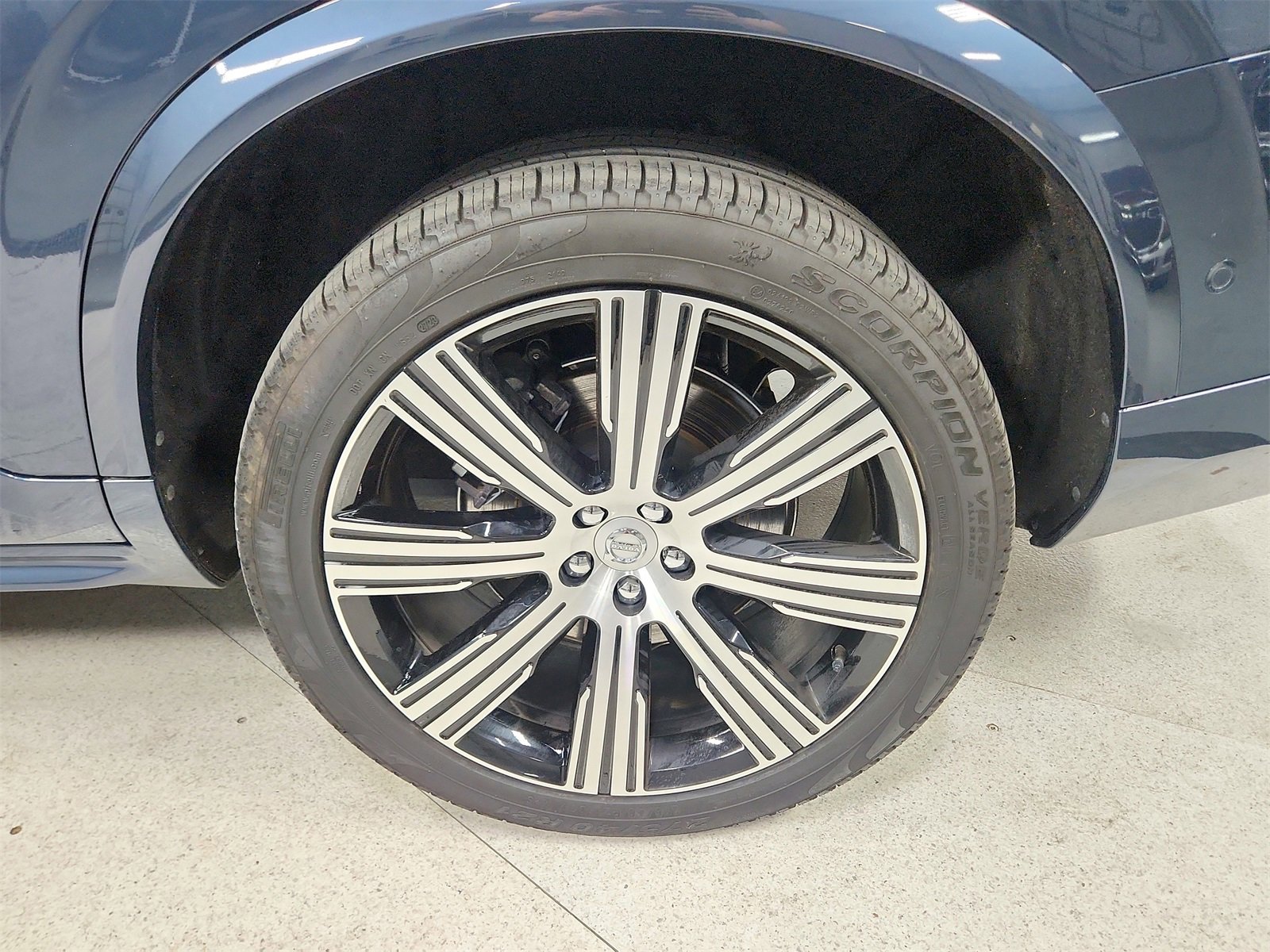 Used 2024 Volvo XC90 B6 Ultimate w/ Protection Package Premier image 52