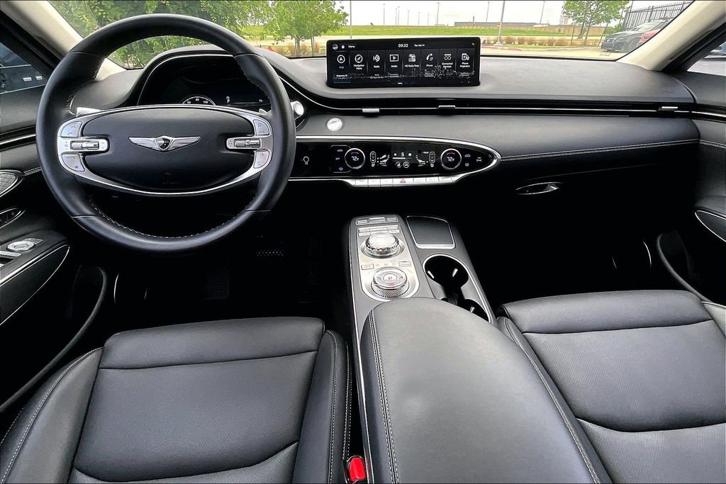 Used 2024 Genesis GV70 2.5T w/ Select Package image 18