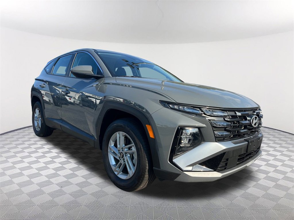 Used 2025 Hyundai Tucson SE image 3