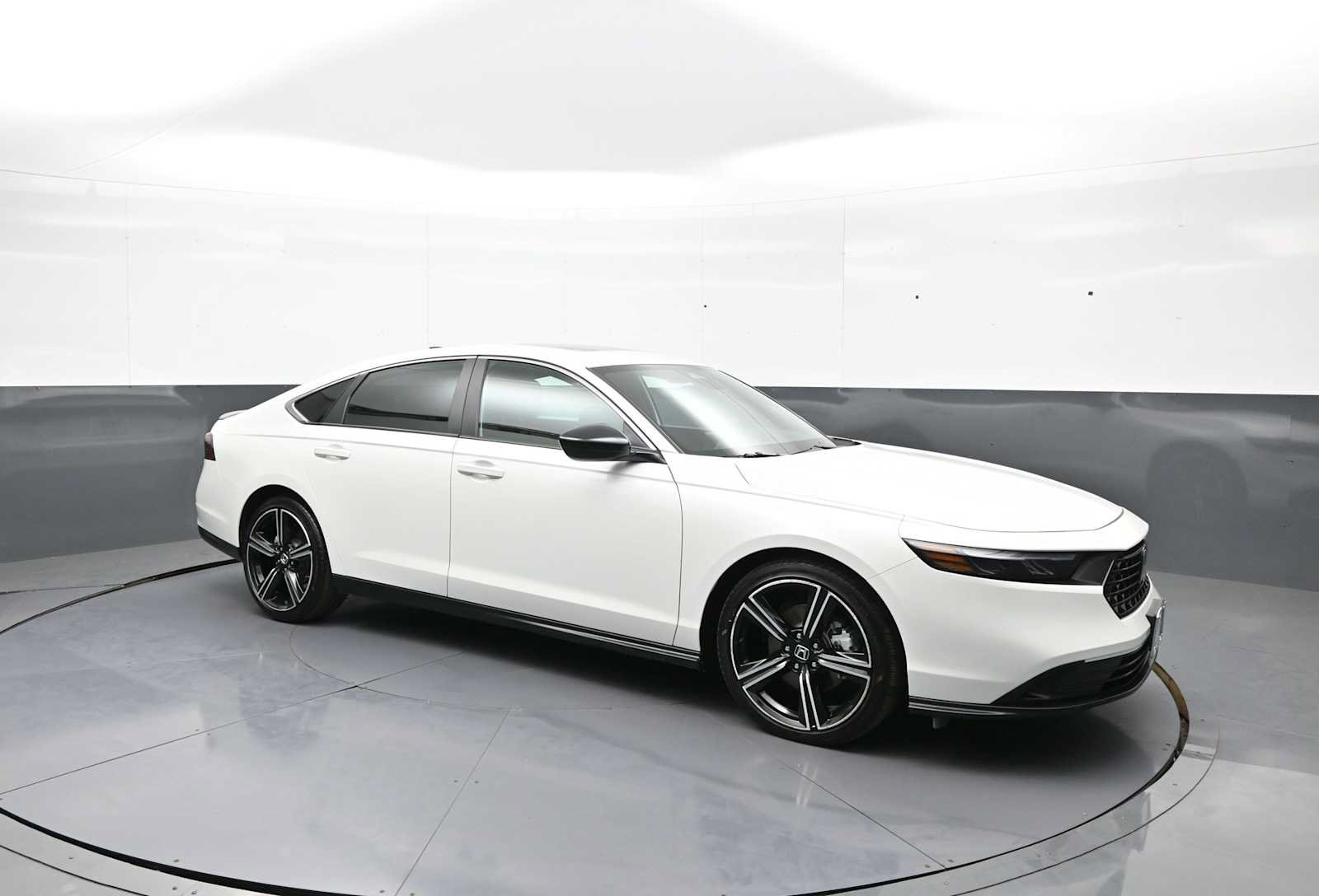 Used 2025 Honda Accord Sport image 4