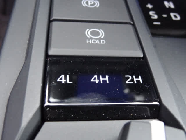 Used 2025 Toyota Tacoma SR5 AWD/4WD image 27