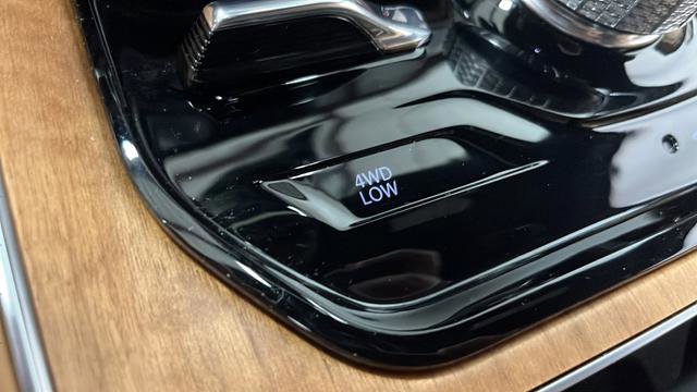 Used 2024 Jeep Grand Wagoneer Series III image 42