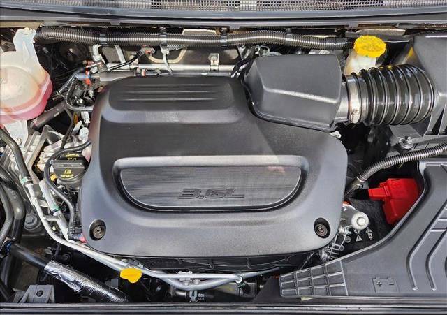 Used 2025 Chrysler Voyager LX FWD image 21