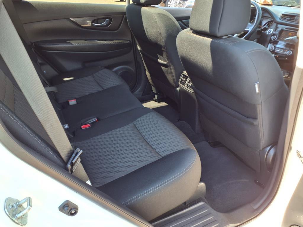 Used 2018 Nissan Rogue SV w/ Sun & Sound Touring Package AWD/4WD image 11