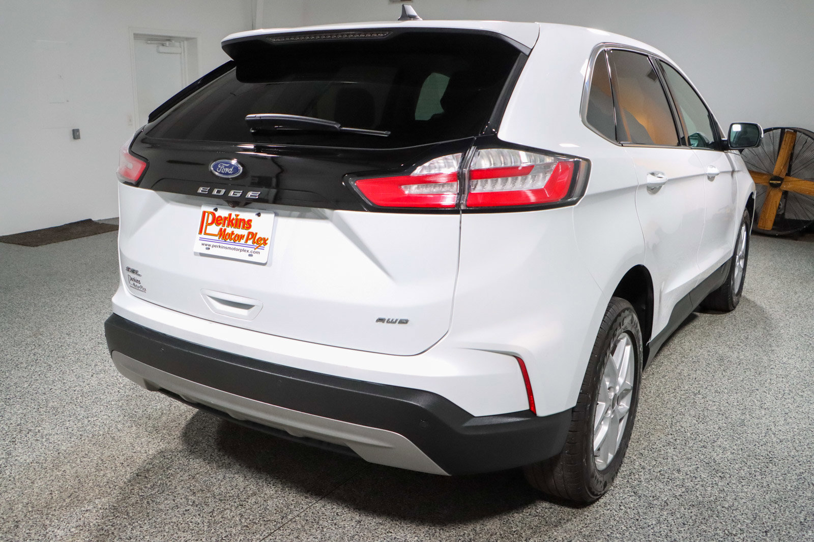 Used 2024 Ford Edge SEL image 7