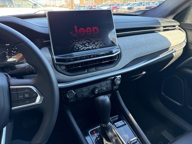 Used 2024 Jeep Compass Latitude image 18