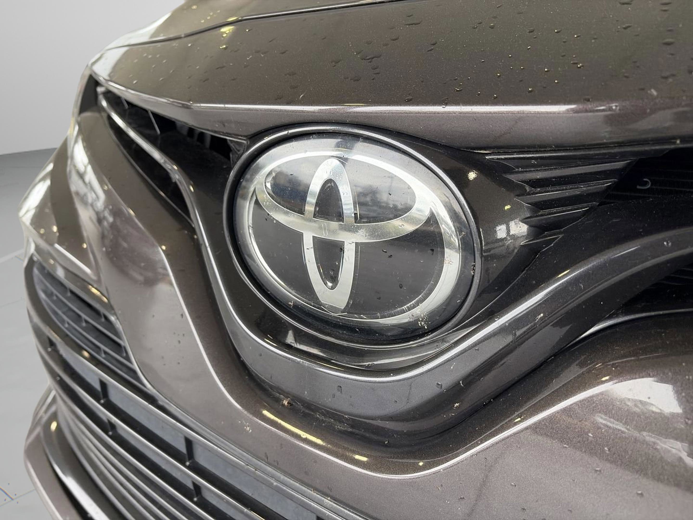 Used 2020 Toyota Camry LE image 30
