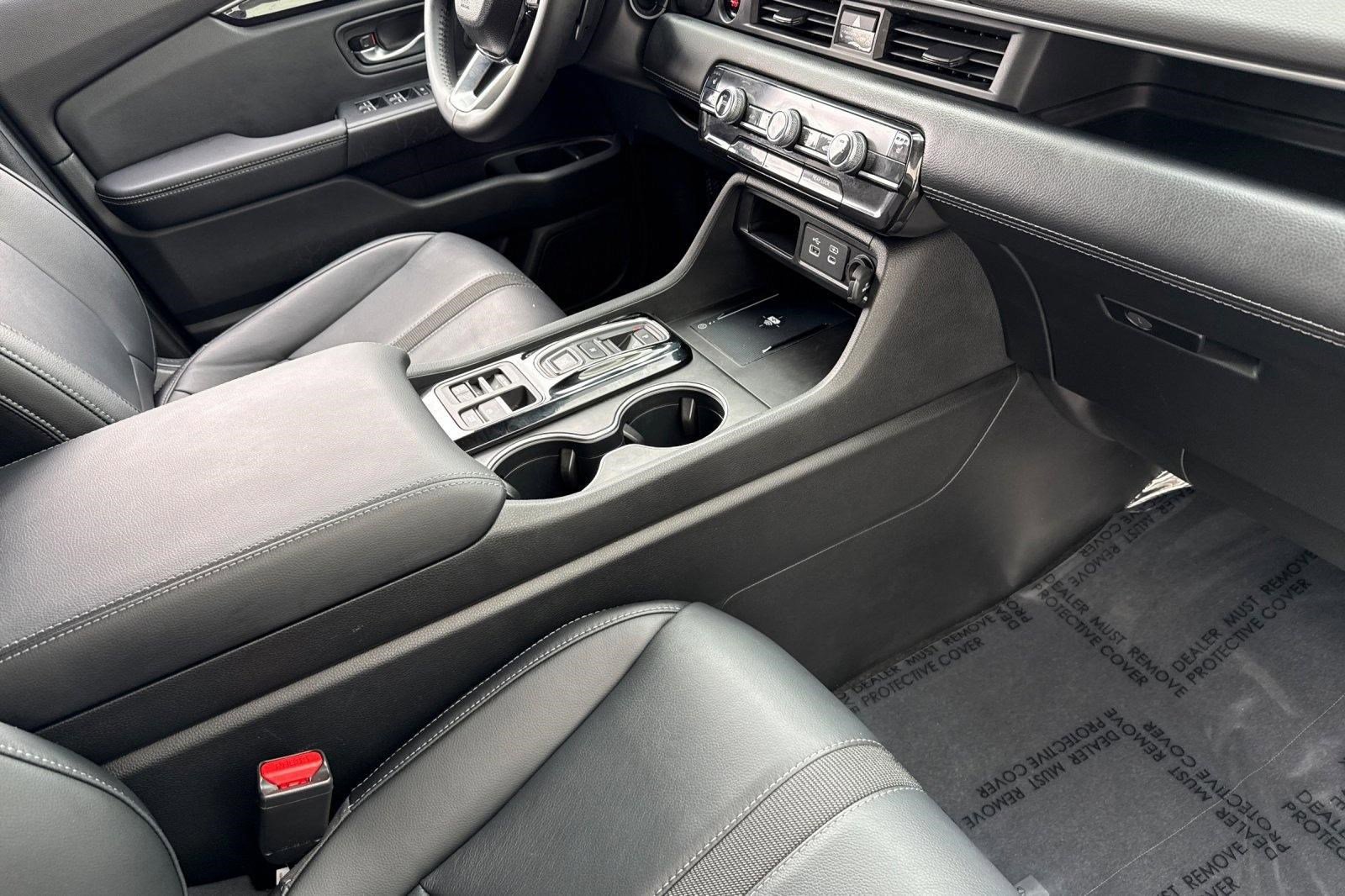 Certified 2024 Honda Pilot Touring image 32