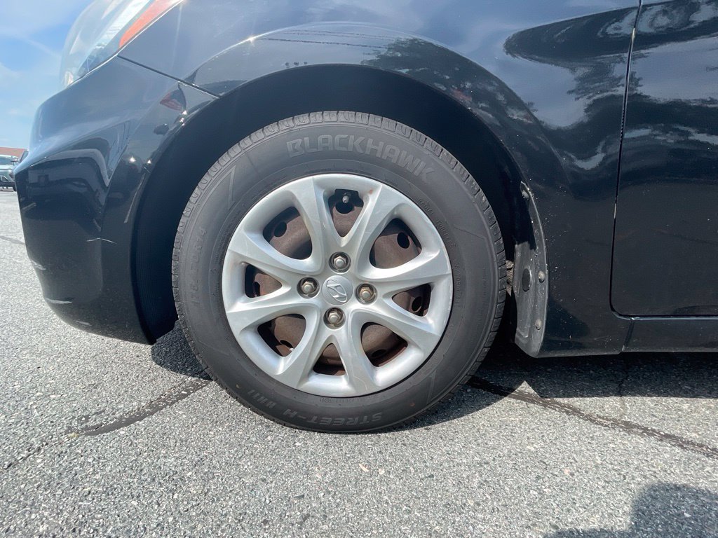 Used 2013 Hyundai Accent GLS FWD image 9