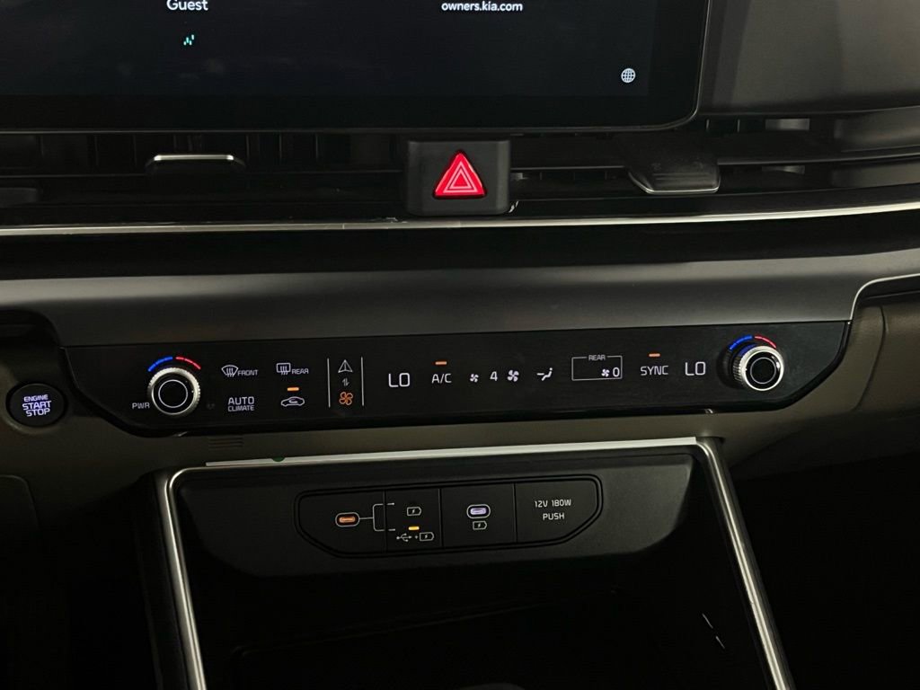 Used 2025 Kia Carnival image 13
