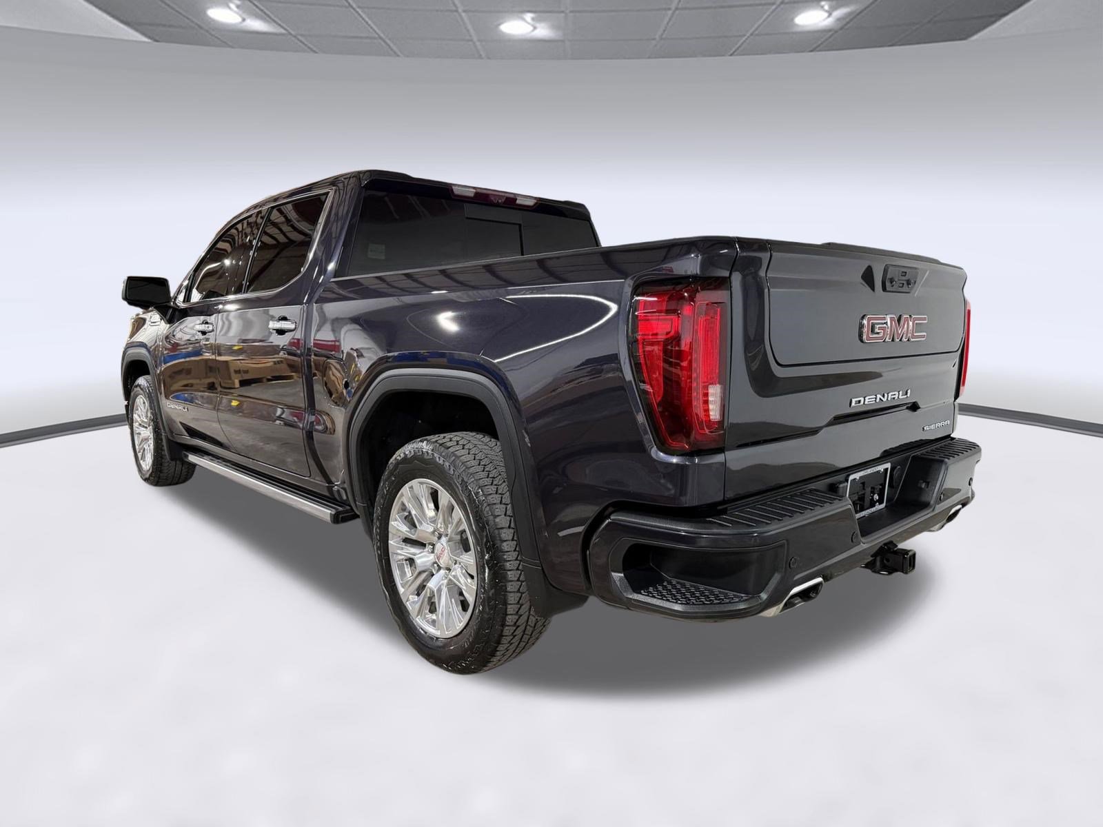 Used 2023 GMC Sierra 1500 Denali w/ Technology Package AWD/4WD image 3