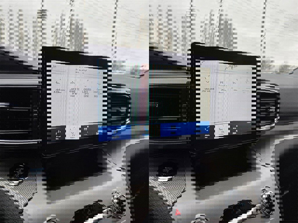 Used 2024 Ford Explorer XLT w/ Equipment Group 202A image 15