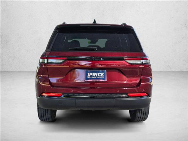 Used 2025 Jeep Grand Cherokee Altitude RWD image 6
