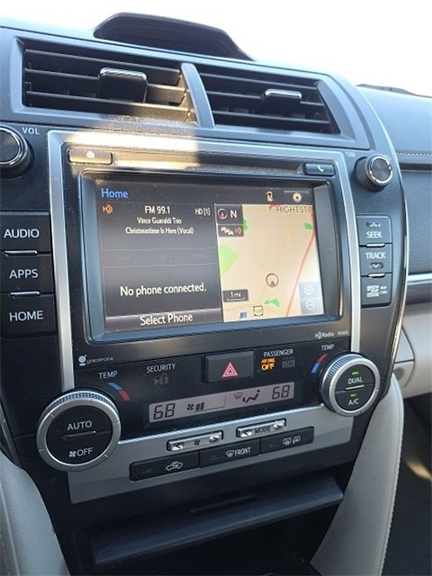 Used 2014 Toyota Camry Hybrid image 10