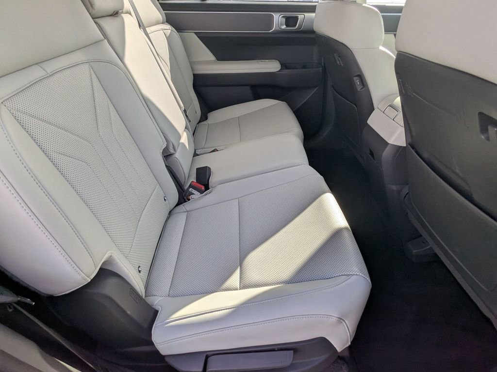 Certified 2025 Hyundai Santa Fe SEL image 18