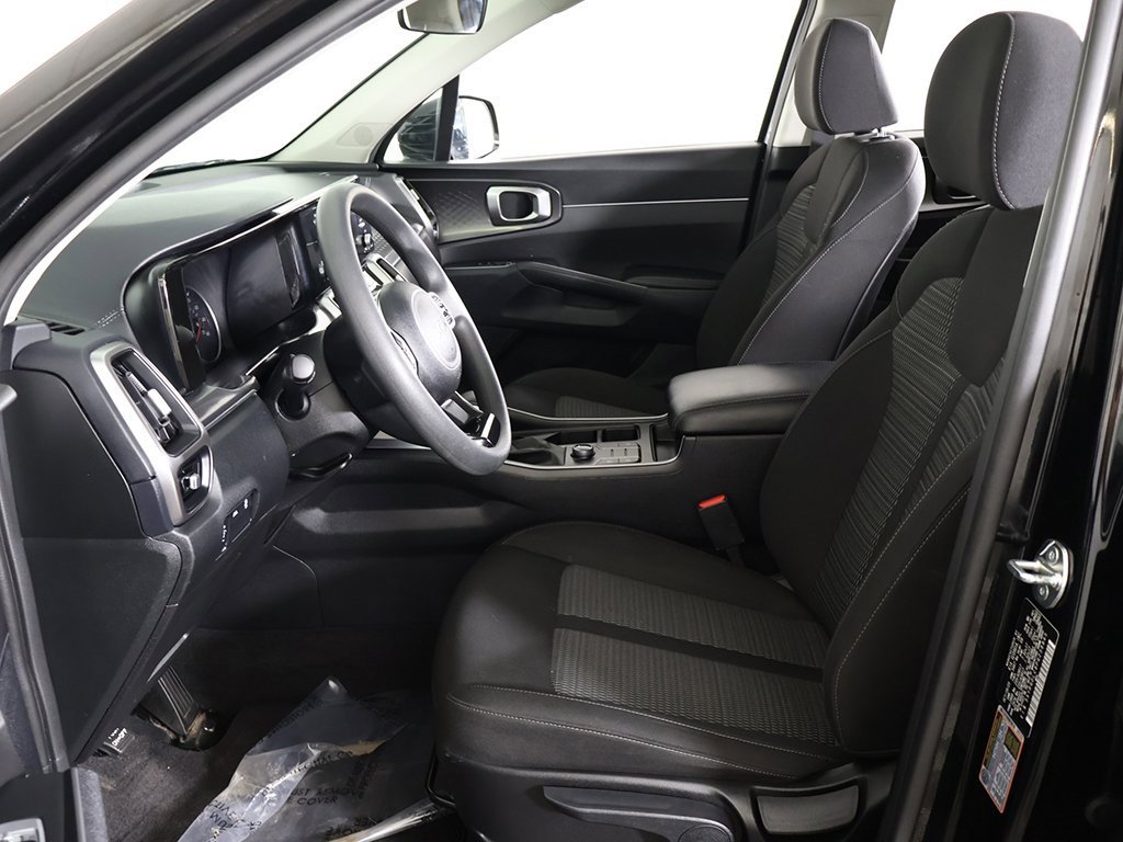 Used 2023 Kia Sorento LX image 30