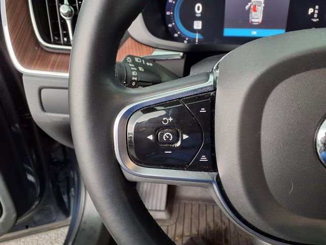 Used 2023 Volvo XC60 B5 Ultimate w/ Protection Package Premier FWD image 22