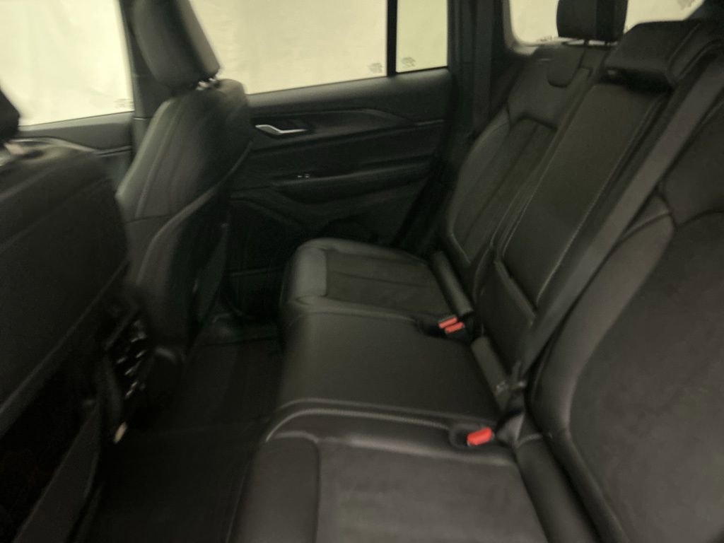 New 2025 Jeep Grand Cherokee Altitude image 26